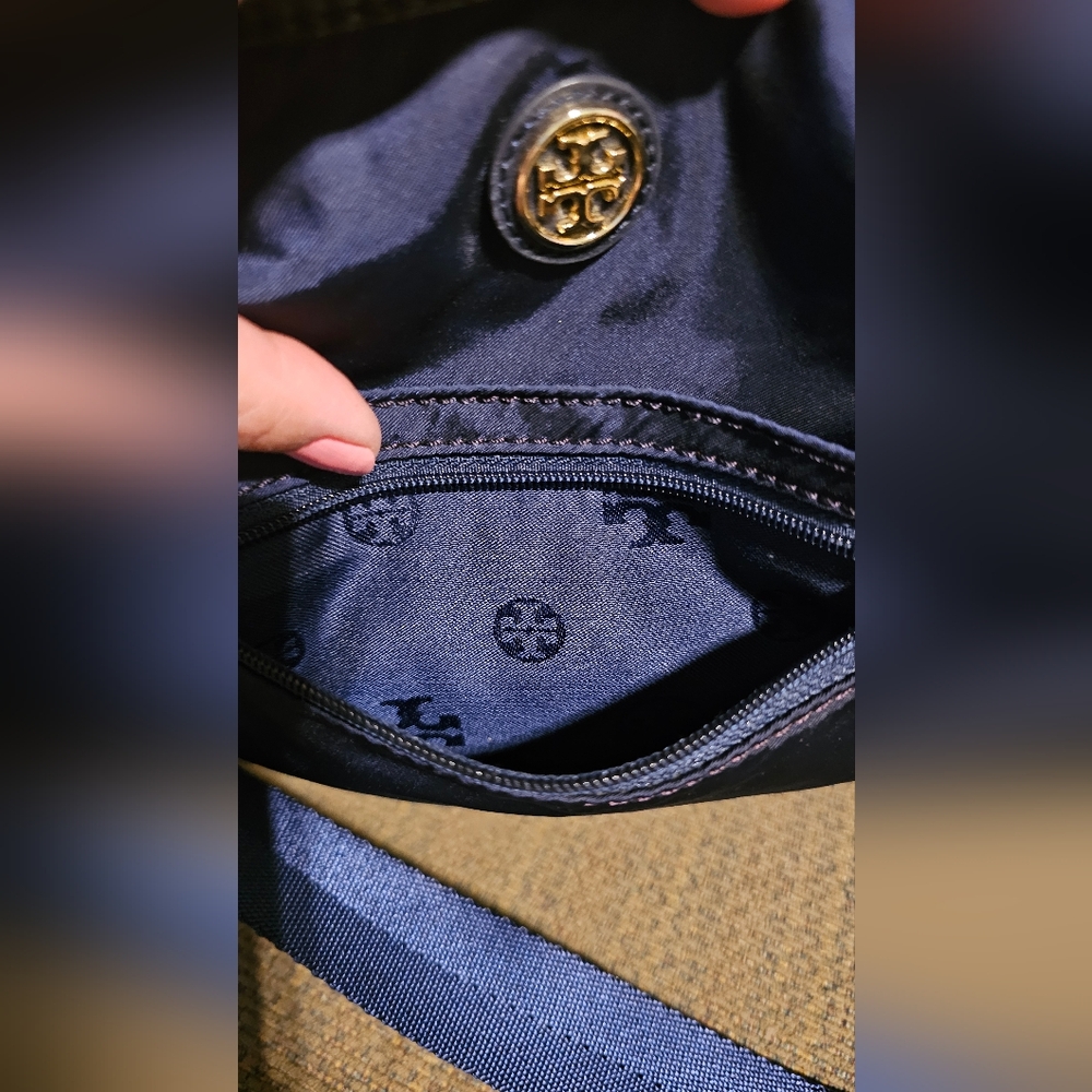 Tory Burch Navy Blue Nylon and leather Crossbody Preloved - Picture 9 of 16